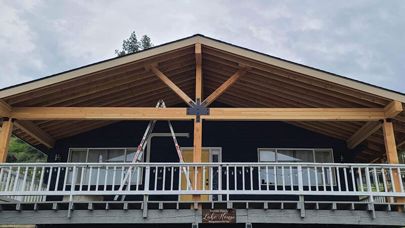 Heavy-timber gable detail on a custom home built by Gitter Done Construction in Eastern Washington