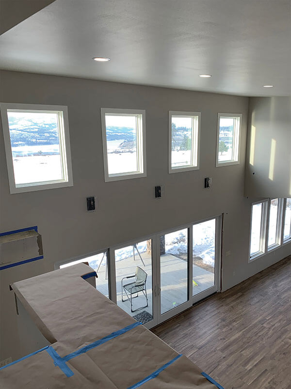 Finished great room with hardwood floors and valley views installed by Gitter Done Construction in Eastern Washington