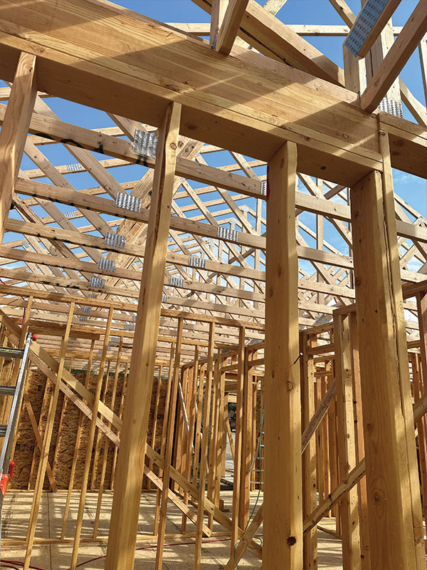 Heavy-timber interior framing of a new custom home by Gitter Done Construction in Eastern Washington