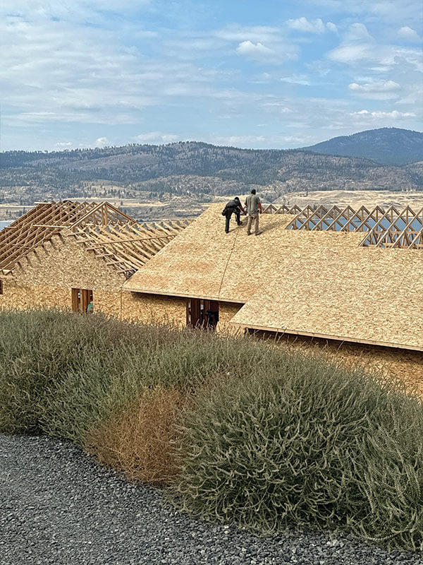 Gitter Done Construction crew installing roof sheathing on a hilltop home in Eastern Washington